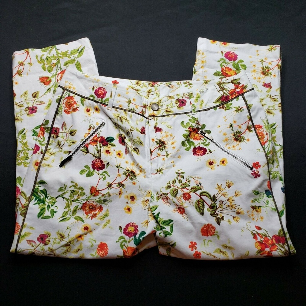 Disney White Floral Capri Pants Size 6